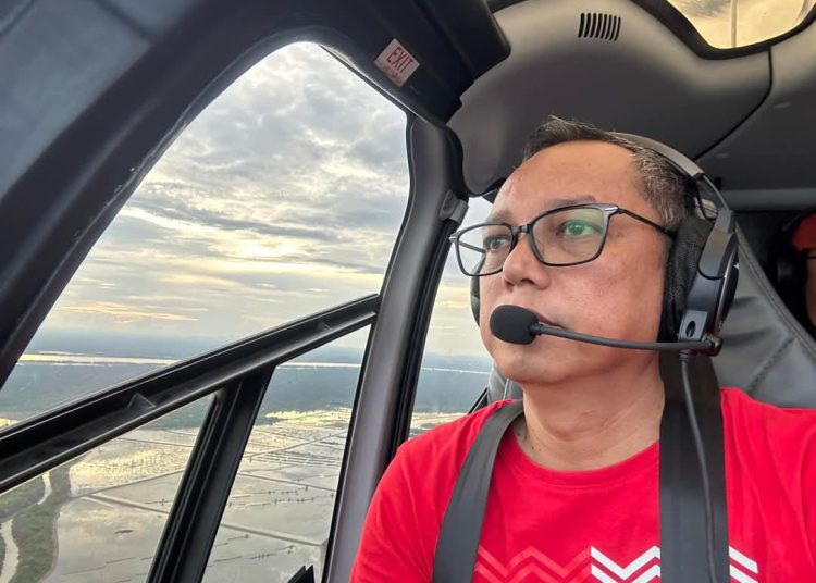 Kampanye Helikopter Deddy Sitorus di Pedalaman