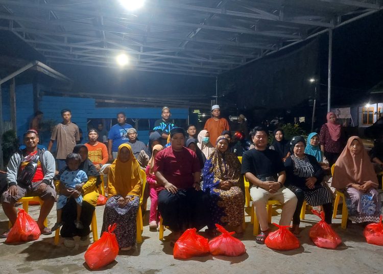 Ir. Deddy Sitorus ,Bantu Renovasi Langgar Serta Bagikan Bingkisan Lebaran