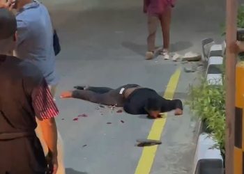 Diduga Karena Pengaruh Alkohol, Pengendara Motor Tabrak Median Jalan Depan Unikaltar