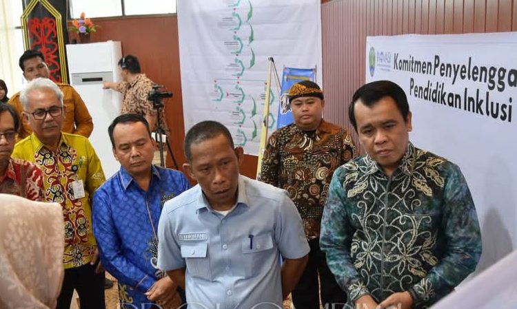 Kemendikdasmen, Kemenag, dan INOVASI Serahkan Alat Bantu untuk Siswa Disabilitas di Bulungan