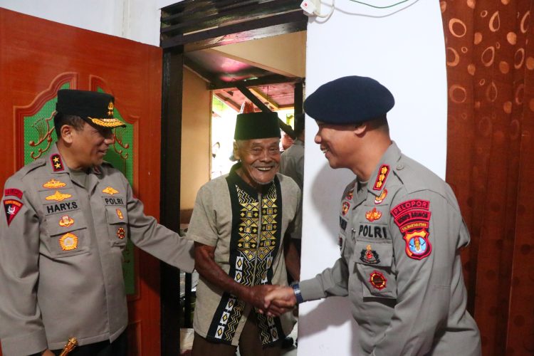 Peduli Warga, Kapolda Kaltara Tinjau Langsung Bedah Rumah di Selumit Pantai