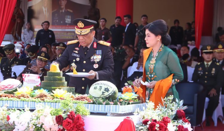 Peringatan Hari Bhayangkara di Polda Kaltara Diwarnai Syukuran dan Tarian Kolosal