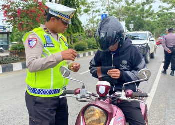 Operasi Patuh Kayan 2025, Sat Lantas Polresta Bulungan Bagikan 100 Brosur Tertib Lalu Lintas