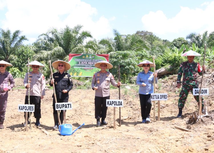 Kapolda Kaltara Hadiri Kegiatan Tanam Jagung 1 Juta Hektar di Malinau