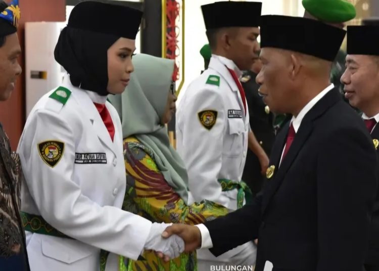 Paskibra Bulungan Dikukuhkan, Bupati Syarwani Ajak Kibarkan Semangat Nasionalisme dan Persatuan