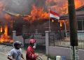 Kebakaran Hebat Landa Gang Merudung, Beberapa Rumah Hangus Terbakar