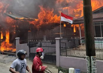 Kebakaran Hebat Landa Gang Merudung, Beberapa Rumah Hangus Terbakar