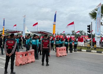 Polresta Bulungan Amankan Kegiatan Launching Pembagian Bendera Merah Putih di Tugu Cinta Damai