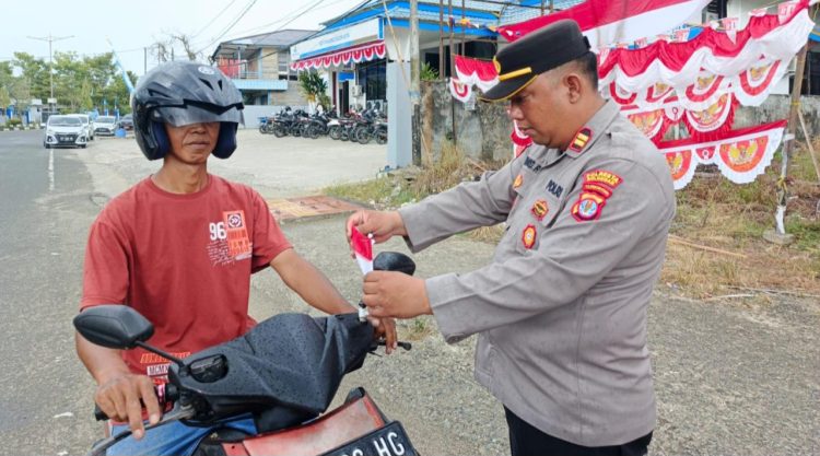 Tumbuhkan Semangat Nasionalisme, Polresta Bulungan Bagikan Bendera Merah Putih Gratis Sambut HUT ke-80 RI
