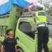 Sat Lantas Polresta Bulungan Bagikan Bendera Merah Putih Jelang HUT RI ke-80