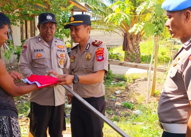 Meriahkan Kemerdekaan RI, Polresta Bulungan Sebar Bendera Merah Putih Gratis