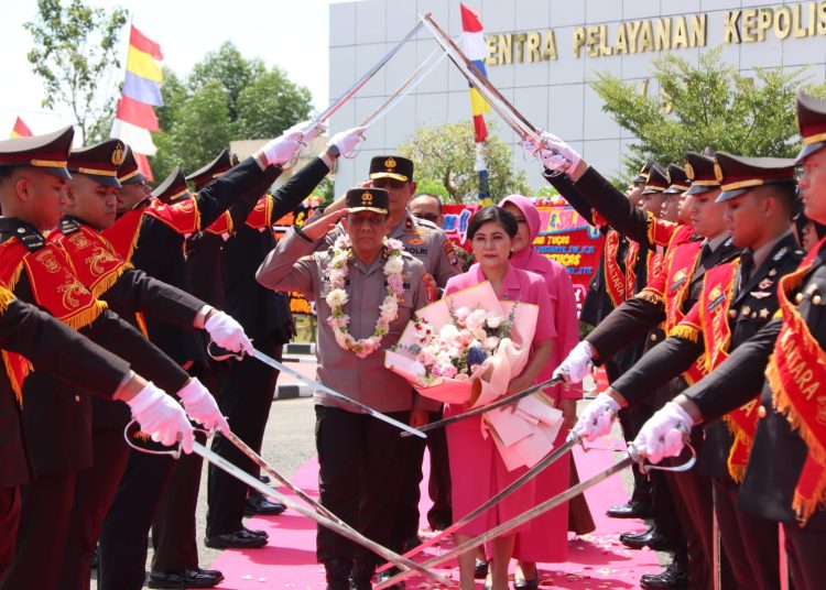 Pelepasan Irjen Pol. Hary Sudwijanto Bersama Ny. Dion Hary Sudwijanto di Mako Polda Kaltara