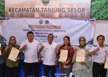 Bupati Bulungan Serahkan 356 Sertifikat Tanah Program PTSL