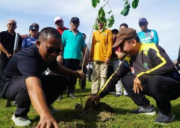 Tanam Pohon Warnai Peringatan Hari Bersih se-Dunia