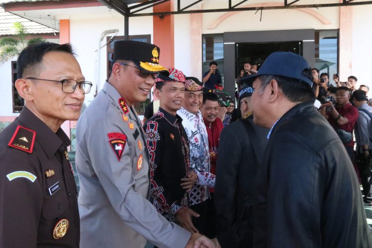 Kapolda Kaltara Hadiri Penjemputan Rombongan Komisi II DPR RI Di Tarakan