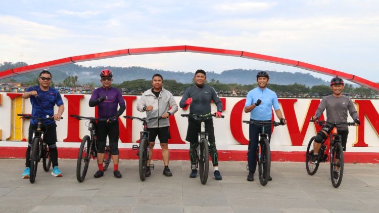 Gowes Pagi, Pantau Kamtibmas dan Sapa Warga