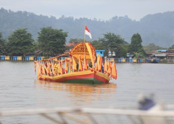 Prosesi Biduk Bebandung dan Ziarah Makam Sultan Warnai HUT Bulungan ke-65