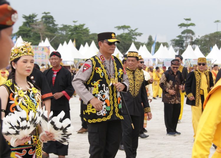 Perigatan  Hari Jadi Kota Tanjung Selor dan Bulungan, Kapolda Mengenakan Pakaian Adat Dayak