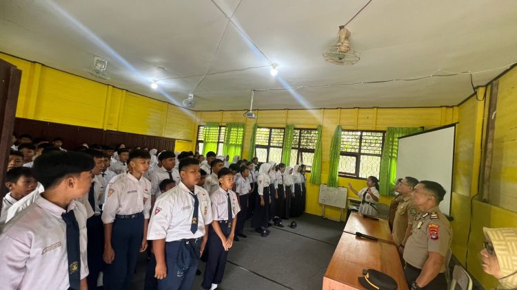 Kapolsek Tanjung Palas Ajak Siswa Jauhi Bullying