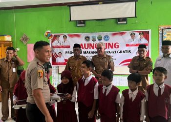 Siswa SDN 009 Tanjung Palas Terima Makanan Bergizi Gratis