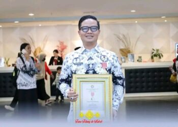 Bupati Tana Tidung Terima Anugerah Dwija Praja Nugraha pada Puncak HUT ke-80 PGRI dan Hari Guru Nasional 2025