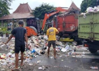 Dorong Perubahan Pola Pikir dan Disiplin Waktu Buang Sampah