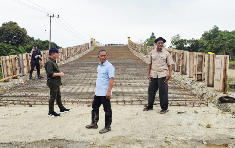 Telan Anggaran 12 Miliar,  Pembangunan Jembatan Sei Bayan Rampung 80 Persen