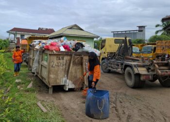Kepala DLH Bulungan Pimpin Bersih Drainase Pasar Induk  TANJUNG SELOR – Kepala Dinas Lingkungan Hidup (DLH) Kabupaten Bulungan