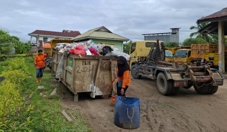 Kepala DLH Bulungan Pimpin Bersih Drainase Pasar Induk TANJUNG SELOR – Kepala Dinas Lingkungan Hidup (DLH) Kabupaten Bulungan