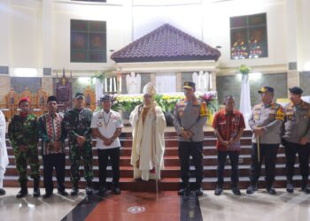 Kapolda dan Gubernur Kaltara Tinjau Sejumlah Gereja Jelang Perayaan Natal