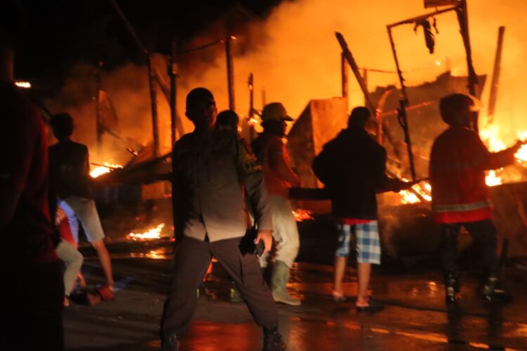 Diduga Akibat Penyalinan BBM, Kebakaran Hanguskan 11 Bangunan di Jalan Jelarai Raya