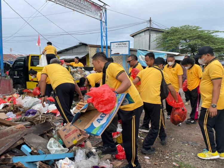 Polres Tarakan Gelar Aksi Bersih-Bersih, Ajak Masyarakat Jaga Kebersihan