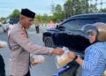 Kapolresta Bulungan Bagikan 250 Kotak Takjil untuk Pengguna Jalan di Tanjung Selor