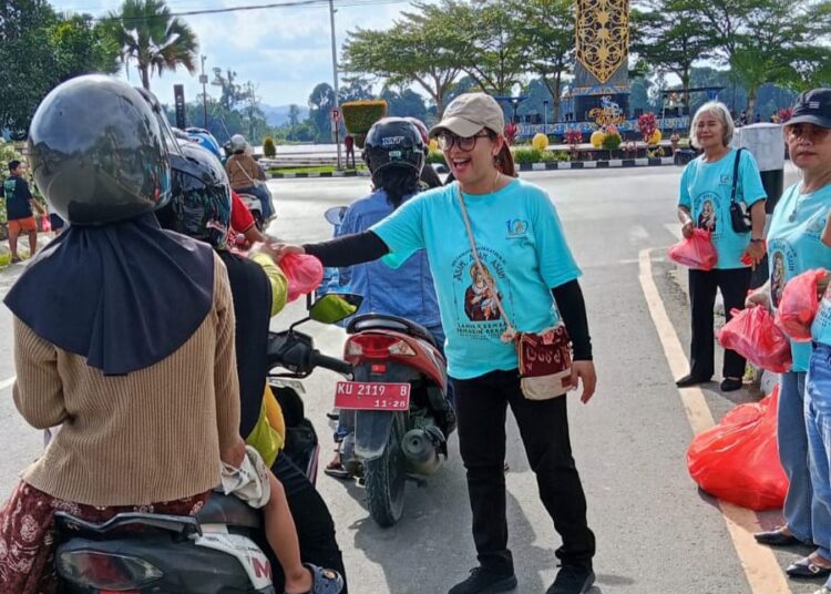 Wujud Toleransi WKRI Kaltara Bagikan Ratusan Bingkisan Takjil