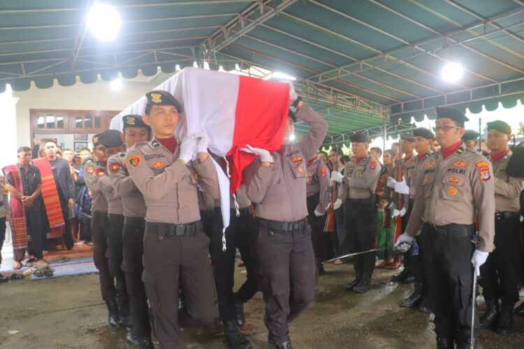 Isak Haru Iringi Perpisahan Terakhir Pengabdian Panjang KOMPOL (Purn) Jariaman Samosir