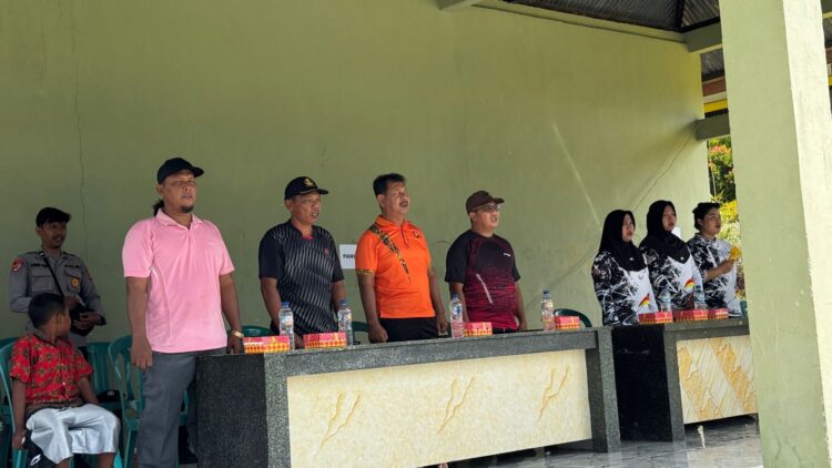 Pembukaan Turnamen Sepak Bola HUT ke-42 Desa Kelubir Berlangsung Meriah