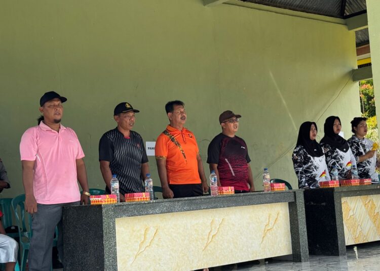 Pembukaan Turnamen Sepak Bola HUT ke-42 Desa Kelubir Berlangsung Meriah