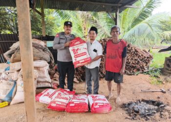 Polsek Tanjung Palas Utara Distribusikan 100 Kg Benih Jagung ke Kelompok Tani