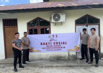 Bakti Religi di Tanah Kuning, Polisi Gotong Royong Bersihkan Masjid