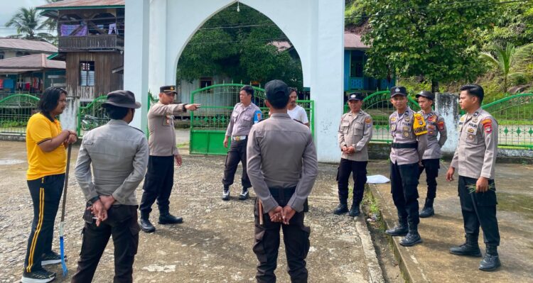 Wujud Toleransi, Personel Polsek Peso Laksanakan Bakti Religi di Tempat Ibadah