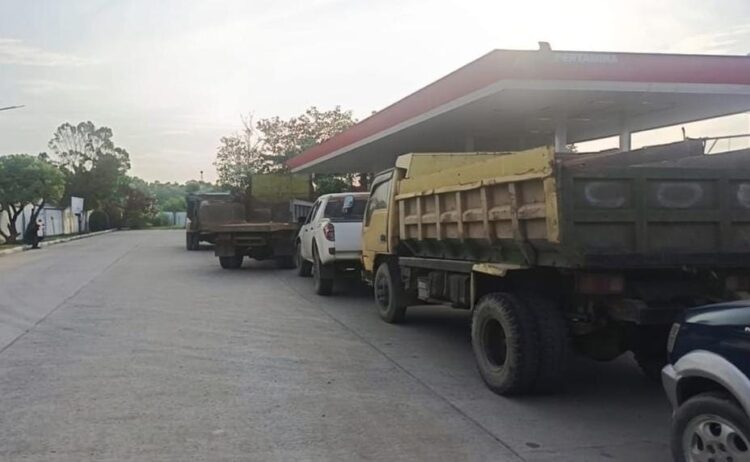 Antrean Mengular di SPBU Sengkawit, Pertamina Tegaskan Pasokan BBM Tetap Aman