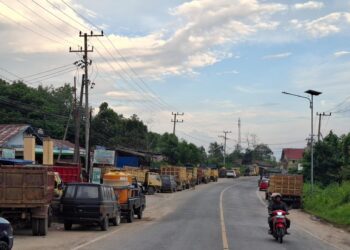 Antrean Truk Mengular di SPBU, DPRD Soroti Dugaan Penyelewengan Solar Subsidi