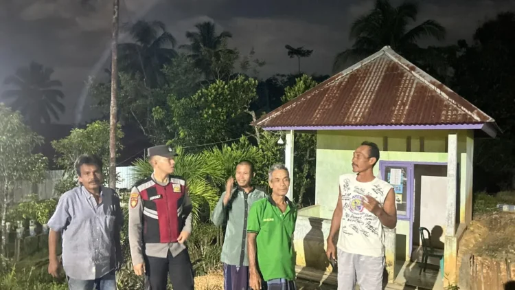Polsek Tanjung Palas Sambangi Satkamling RT 04, Dorong Warga Jaga Kamtibmas